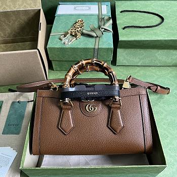 Gucci Diana Small Shoulder Bag Brown Leather 735153 size 27x15.5x11 cm