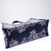 Dior Large Book Tote Dior Rêve d'Infini Embroidery with Navy Blue Metallic - 2