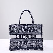 Dior Medium Book Tote Dior Rêve d'Infini Embroidery with Navy Blue Metallic - 1