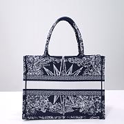Dior Medium Book Tote Dior Rêve d'Infini Embroidery with Navy Blue Metallic - 3