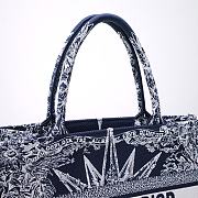 Dior Medium Book Tote Dior Rêve d'Infini Embroidery with Navy Blue Metallic - 6