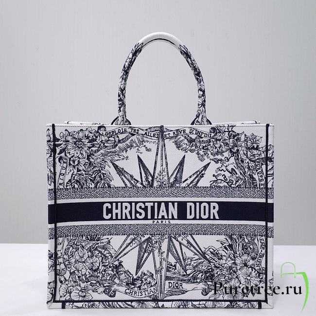 Dior Large Book Tote Dior Rêve d'Infini Embroidery with White Metallic - 1