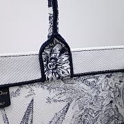 Dior Large Book Tote Dior Rêve d'Infini Embroidery with White Metallic - 2