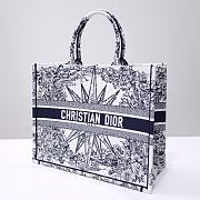 Dior Large Book Tote Dior Rêve d'Infini Embroidery with White Metallic - 4