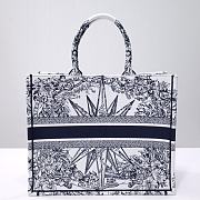 Dior Large Book Tote Dior Rêve d'Infini Embroidery with White Metallic - 5