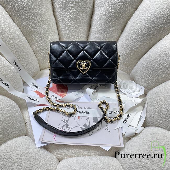 Chanel Small Flap Bag Black Lambskin size 21 x 14 x 7 cm - 1