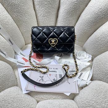Chanel Small Flap Bag Black Lambskin size 21 x 14 x 7 cm