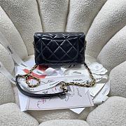 Chanel Small Flap Bag Black Lambskin size 21 x 14 x 7 cm - 2