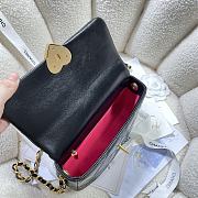 Chanel Small Flap Bag Black Lambskin size 21 x 14 x 7 cm - 4
