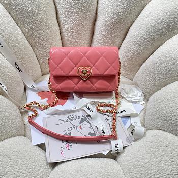 Chanel Small Flap Bag Pink Lambskin size 21 x 14 x 7 cm