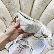 Chanel Small Flap Bag White Lambskin size 21 x 14 x 7 cm - 6