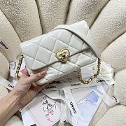 Chanel Small Flap Bag White Lambskin size 21 x 14 x 7 cm - 3