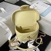 Chanel Small Vanity Case Light Yellow Lambskin size 12.5x15x8 cm - 2