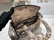 Dior Medium Lady D-Lite Bag Powder Pink Dior Jardin Botanique Embroidery - 3