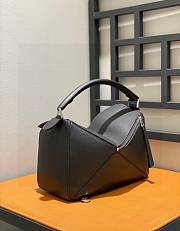 Loewe Puzzle Bag In Classic Calfskin Black 29 x 12 x 19 cm - 4