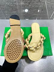 Bottega Veneta Dot Chain-braided Light Yellow Leather Flat Sandals - 2