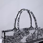 Dior Medium Book Tote White/Black Toile de Jouy Voyage Embroidery 36x28x16cm - 6