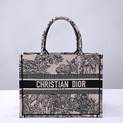 Dior Medium Book Tote Beige Toile de Jouy Voyage Embroidery 36x28x16cm - 1