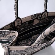 Dior Medium Book Tote Beige Toile de Jouy Voyage Embroidery 36x28x16cm - 6