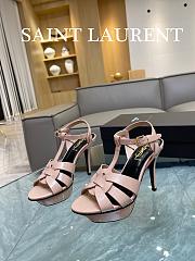 YSL Tribute Platform Sandals In Light Pink Patent Leather 10,5 cm - 1