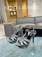 YSL Tribute Platform Sandals In Gray Patent Leather 10,5 cm - 1