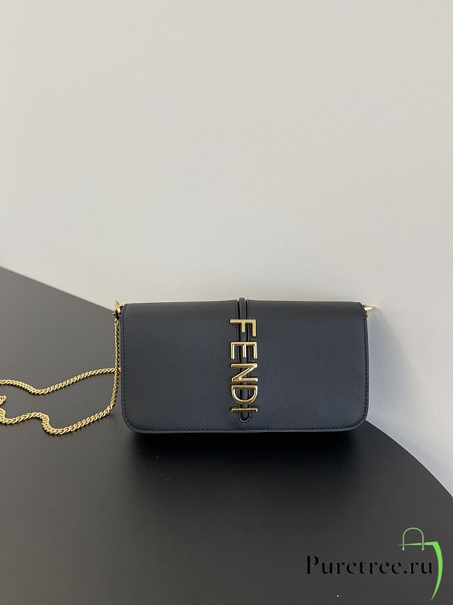 Fendi Graphy Chain Leather Clutch Black size 22 x 5 x 11 cm - 1