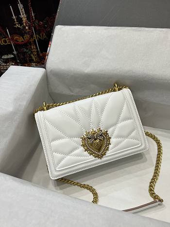 D&G Medium Devotion Bag In White Quilted Nappa Leather 21x14.5x3 cm