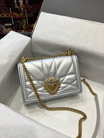 D&G Medium Devotion Bag In Silver Quilted Nappa Leather 21x14.5x3 cm