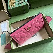 Gucci GG Matelassé Shoulder Bag Pink size 26 x 17.5 x 8 cm - 4
