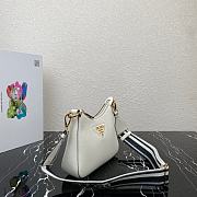 Prada White Leather Shoulder Bag size 24 x 18 x 6 cm - 5