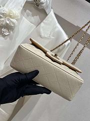 CHANEL Flap Bag With Top Handle Beige Size 20x9x13 cm - 5