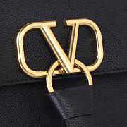 VALENTINO Garavani Vring Leather Handbag In Black - 5