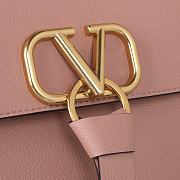 VALENTINO Garavani Vring Leather Handbag In Light Pink - 5