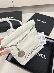 CHANEL|22 Hand Bag In White Silver Hardware Size 20x18x6 cm - 4