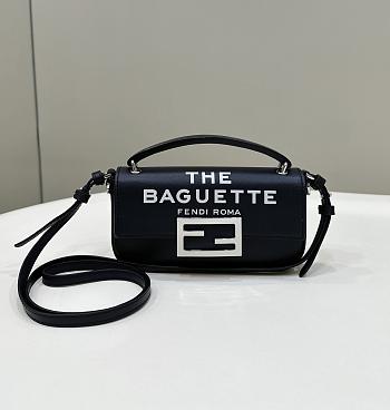 FENDI | Baguette White leather Fendi by Marc Jacobs bag Size 27 cm