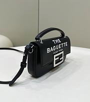 FENDI | Baguette White leather Fendi by Marc Jacobs bag Size 27 cm - 4
