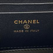 Chanel Small Vanity Case with Chain Pearl Crush Black Lambskin Size 17x9.5x8 cm - 6