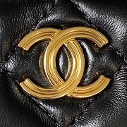 Chanel Small Vanity Case with Chain Pearl Crush Black Lambskin Size 17x9.5x8 cm - 5