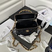 Chanel Small Vanity Case with Chain Pearl Crush Black Lambskin Size 17x9.5x8 cm - 4