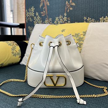 VALENTINO | Garavani Natural Mini Bucket Bag In Nappa With Vlogo Signature Chain White