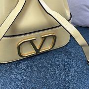 VALENTINO | Garavani Natural Mini Bucket Bag In Nappa With Vlogo Signature Chain Yellow - 3