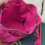 VALENTINO | Garavani Natural Mini Bucket Bag In Nappa With Vlogo Signature Chain In Pink - 5
