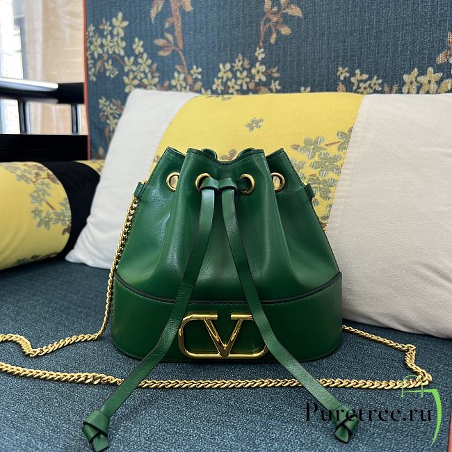 VALENTINO | Garavani Natural Mini Bucket Bag In Nappa With Vlogo Signature Chain Green - 1