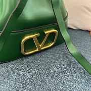 VALENTINO | Garavani Natural Mini Bucket Bag In Nappa With Vlogo Signature Chain Green - 3