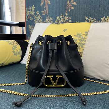 VALENTINO | Garavani Natural Mini Bucket Bag In Nappa With Vlogo Signature Chain Black