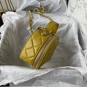 CHANEL | Handbag in Yellow Size 16 cm - 3