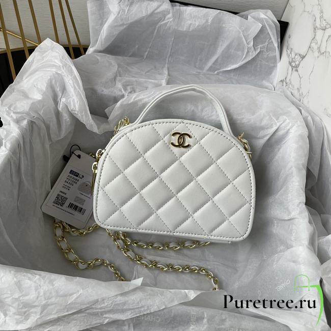 CHANEL | Handbag in White Size 16 cm - 1