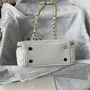 CHANEL | Handbag in White Size 16 cm - 6
