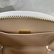 CHANEL | Handbag in White Size 16 cm - 5