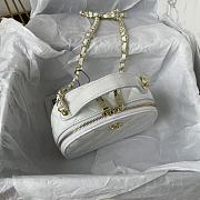CHANEL | Handbag in White Size 16 cm - 3